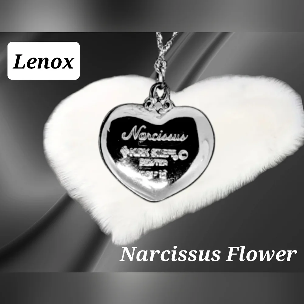 Lenox ~ Narcissus Flower Pendant Necklace Daisy is December's Flower. NWOT